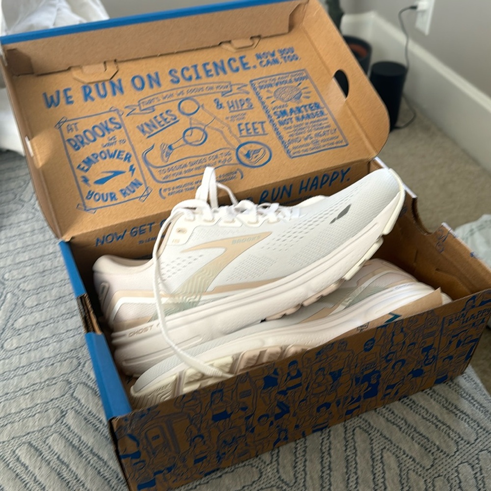 Never Worn Ghost 15 Brooks Size 8 medium